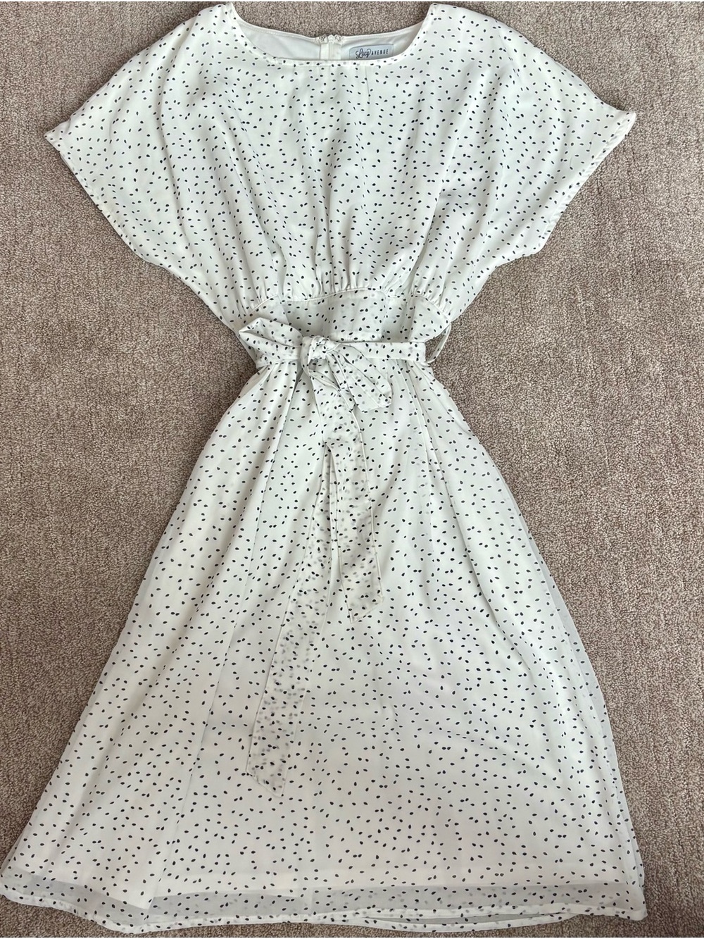 Women’s White Polka Dot Tie-Waist Dress Medium